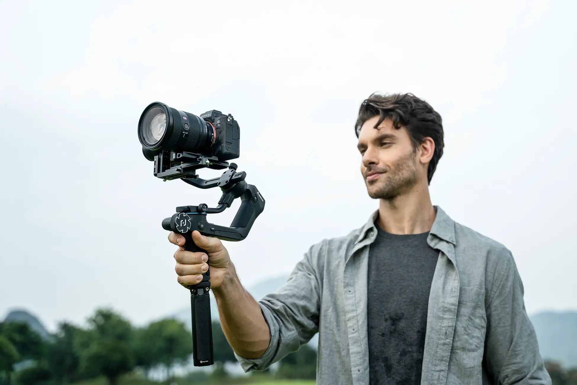 FeiyuTech、世界初の被写体トラッカーを内蔵した一眼レフ/ミラーレス向けジンバル「SCORP 2」の国内販売を開始