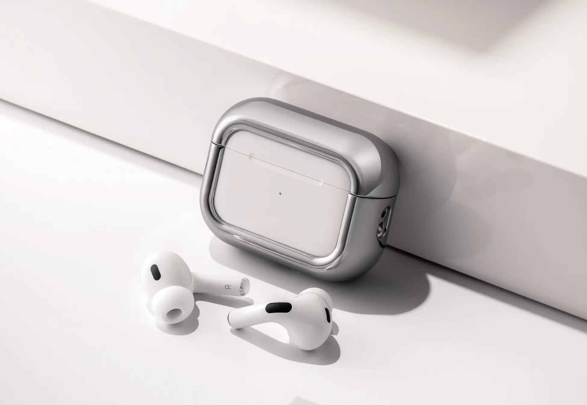 Arc、覆わずに守る。世界で最もミニマルなAirPods Pro 3用Arc Pulse アルミバンパーケース発売